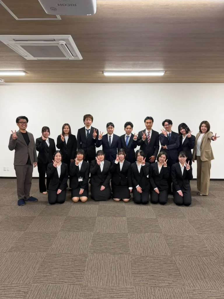 DNS新入社員の集合写真
