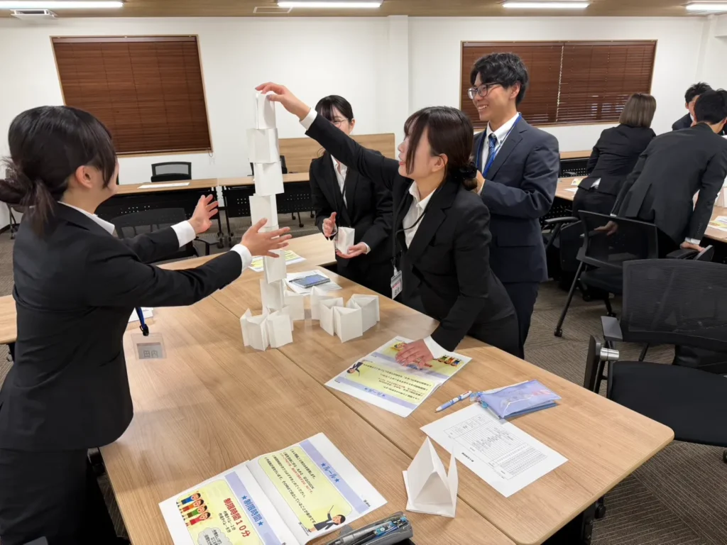 新入社員が研修を受けている